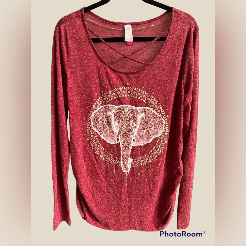 Long sleeve tshirt with elephant on front